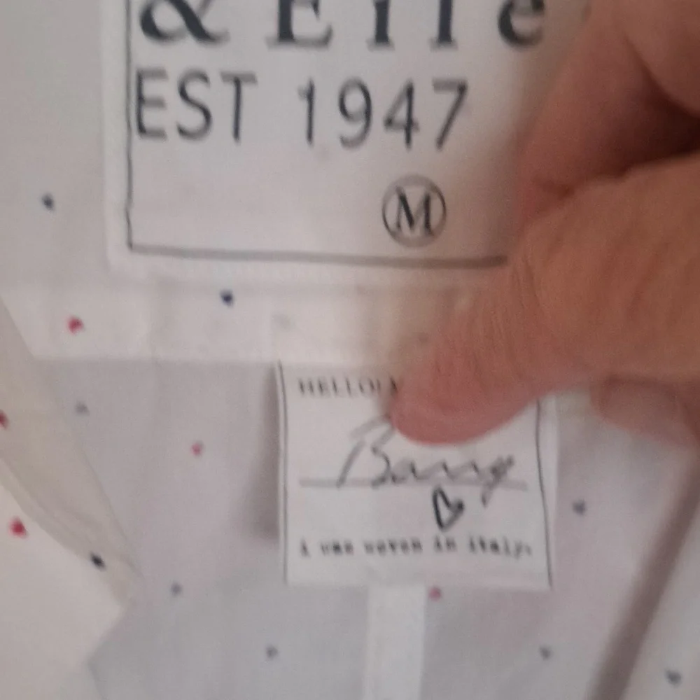 Frank & Eileen Barry White Cotton With Tiny Red And Navy Hearts Button EUC M - Picture 3 of 9